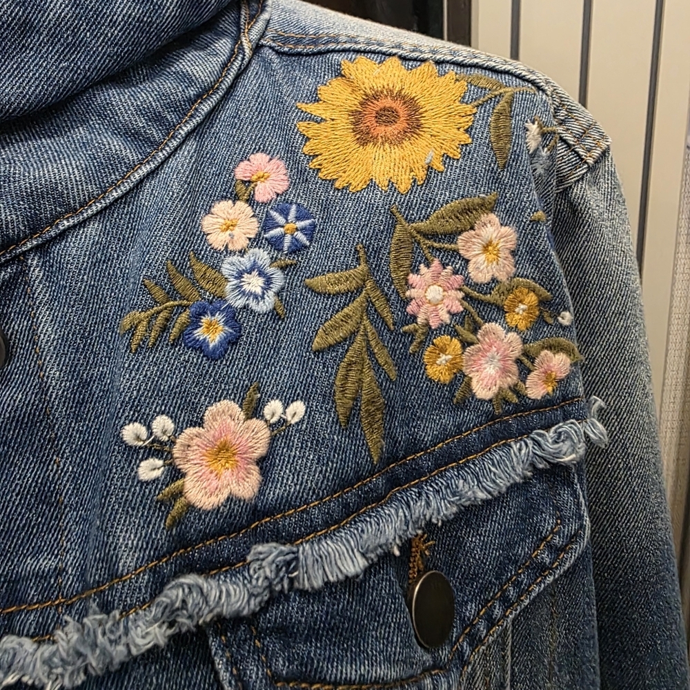 NWT'S Linda Anderson Blue Denim Jacket- Embroidered - Picture 4 of 10